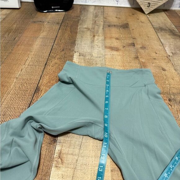 Lululemon Invigorate High-Rise Tight 25"
Misty Glade size 6 - Picture 11 of 14